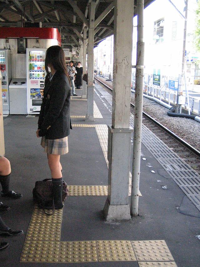 ���F����