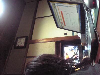 ���ƂŖ����A���Ă���̂�҂��Ȃ���