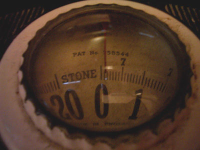 イギリスの体重計の単位が「石」