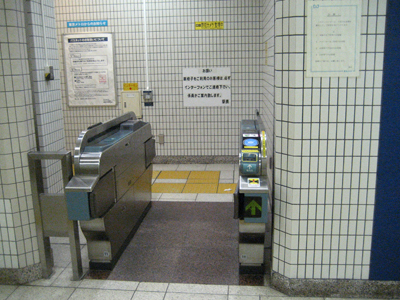 南北線の王子駅にはホーム行きエレベーター専用の改札がある