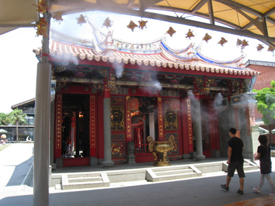 台湾には政府が建てた廟がある