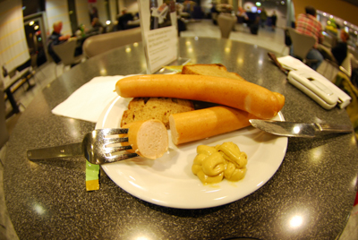 風雲 コネタ城 フランクフルト空港のソーセージ食べ放題ラウンジ デイリーポータル Z