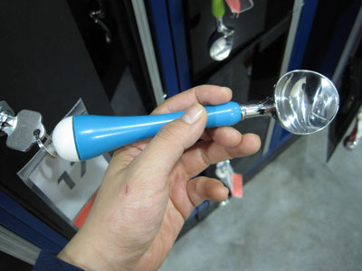 �R�C�����b�J�[�̌����A�A�C�X�������A��