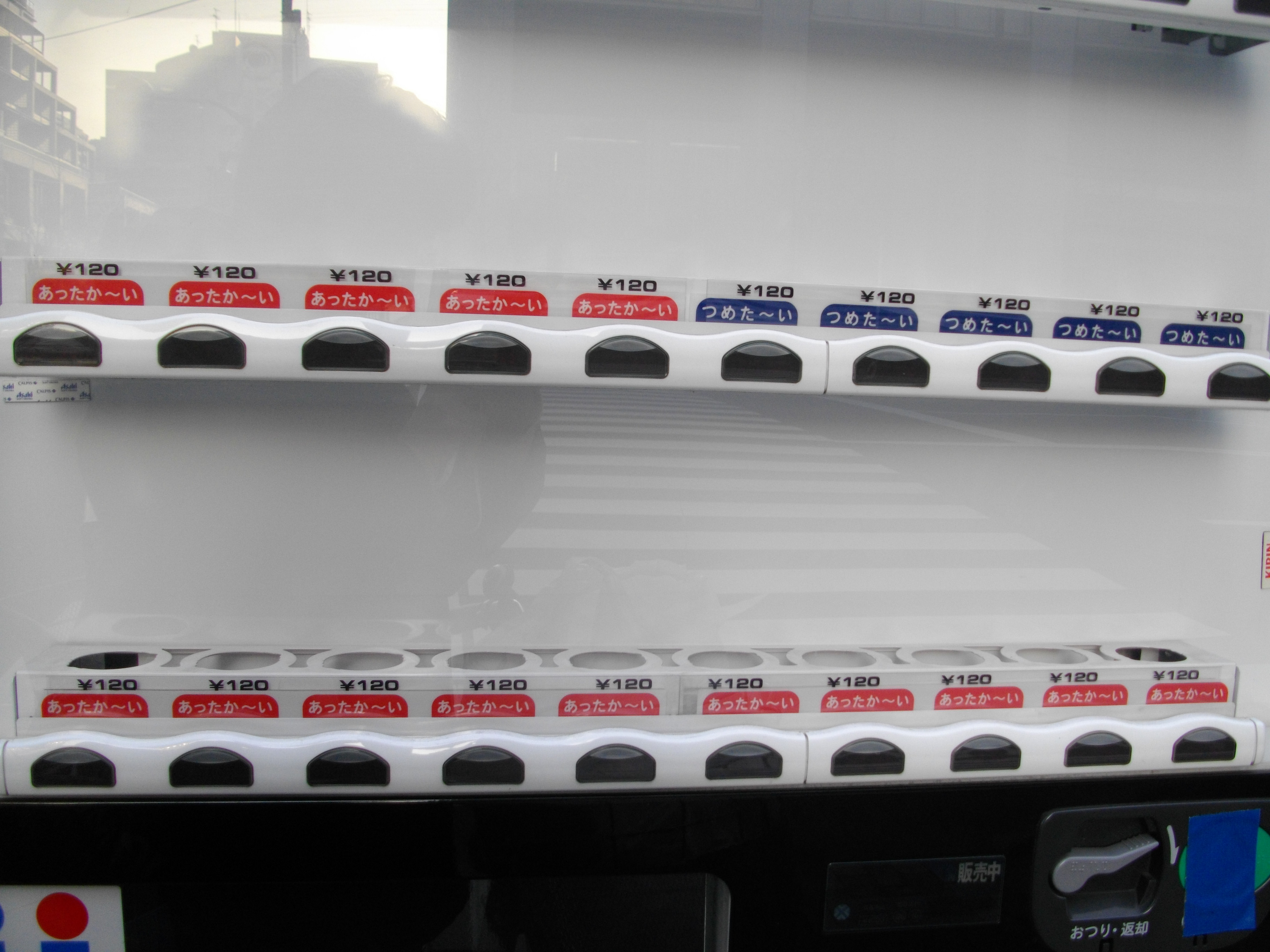 �������i�𔄂��Ă���c